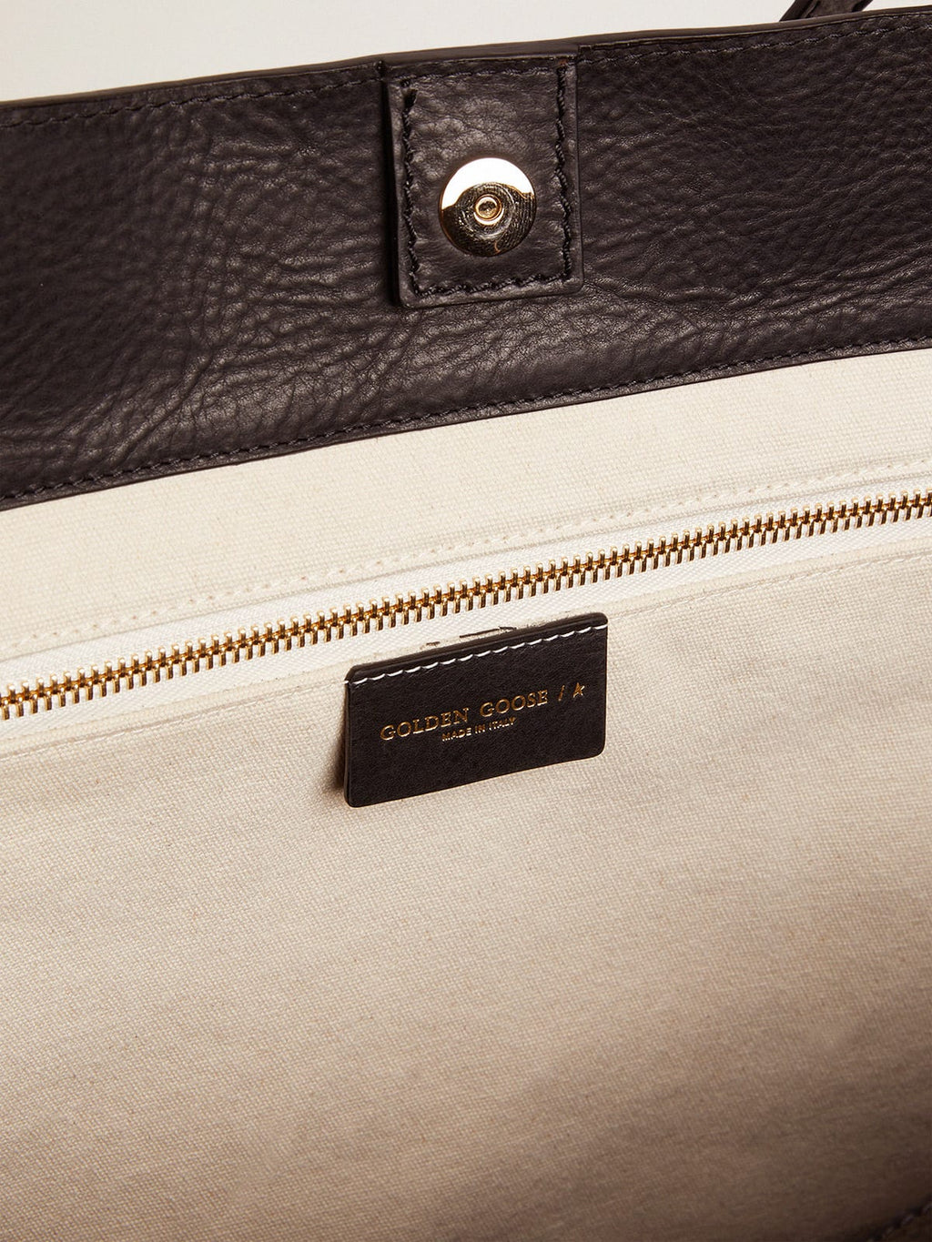 Borsa Pasadena Bag nera con logo dorato sul davanti
