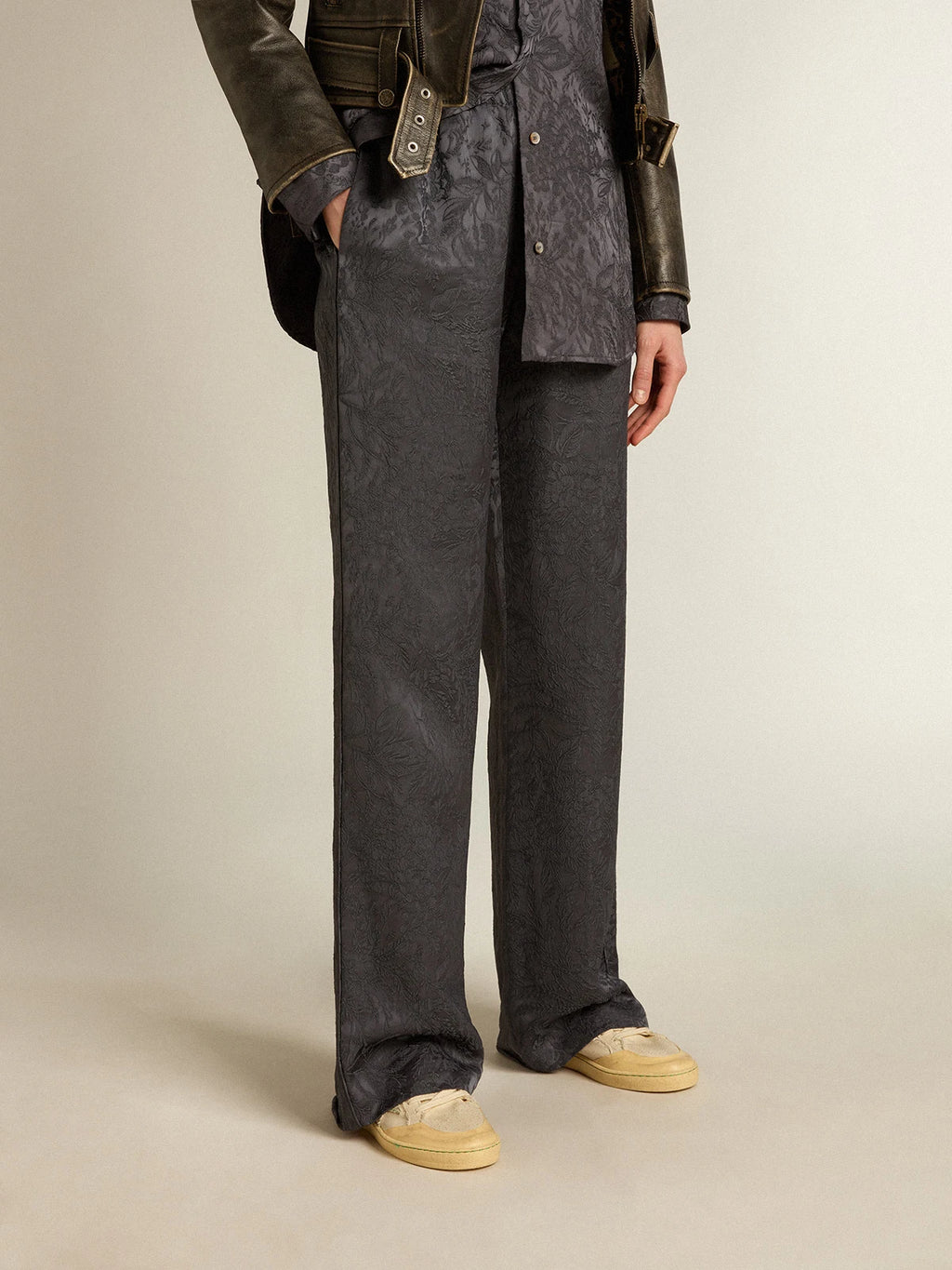 Pantalone in jacquard con motivo toile de jouy all over