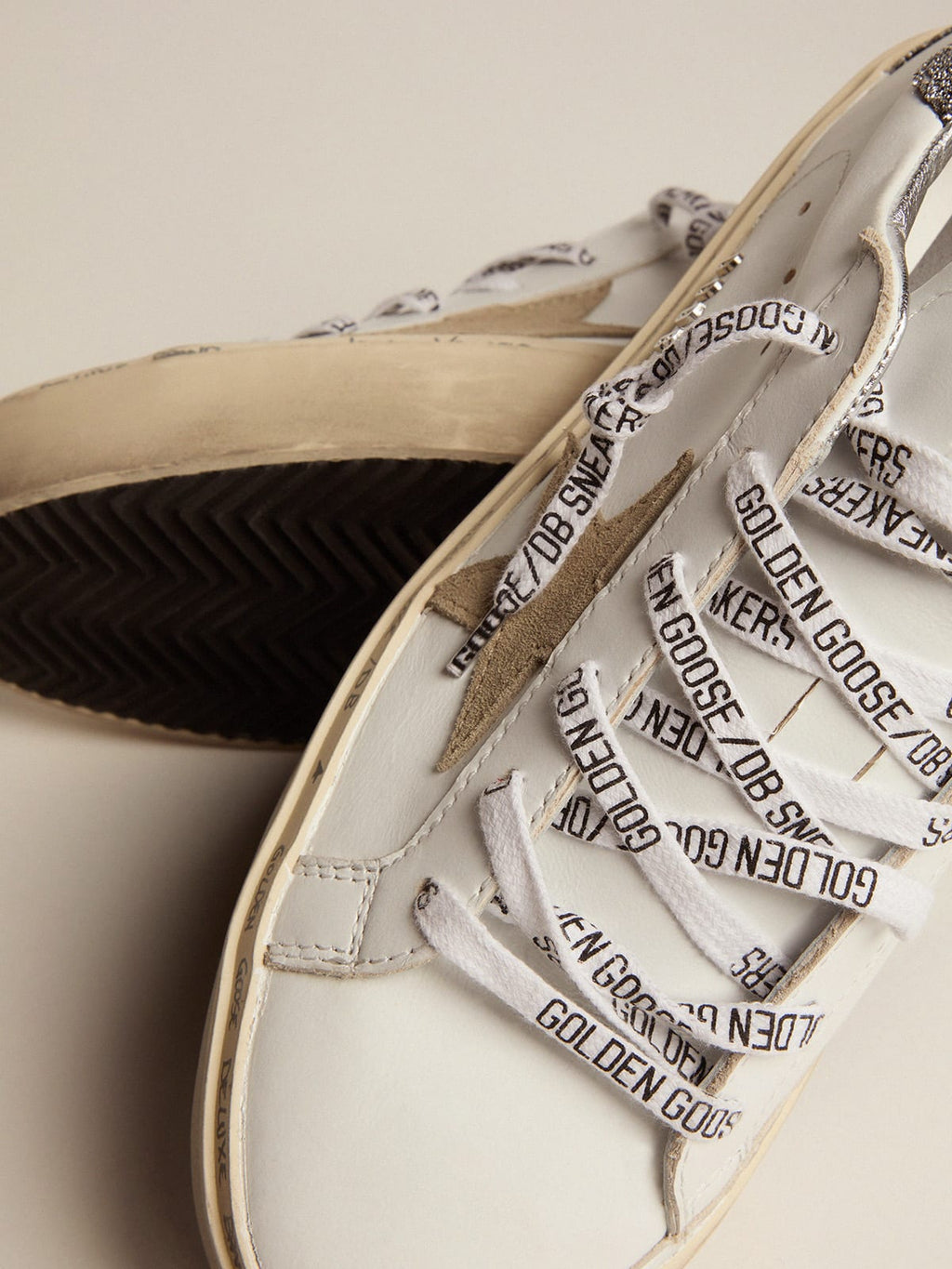 Sneaker Hi Star con stella in suede color tortora e talloncino in micro cristalli Swarovski