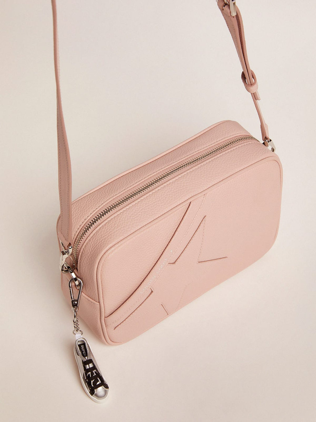 Borsa Star Bag in pelle martellata color rosa quarzo e stella ton sur ton