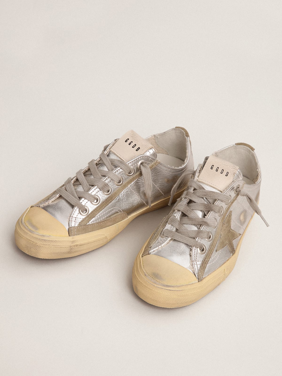 Sneaker V-Star LTD in pelle laminata color argento con stella in suede color grigio ghiaccio