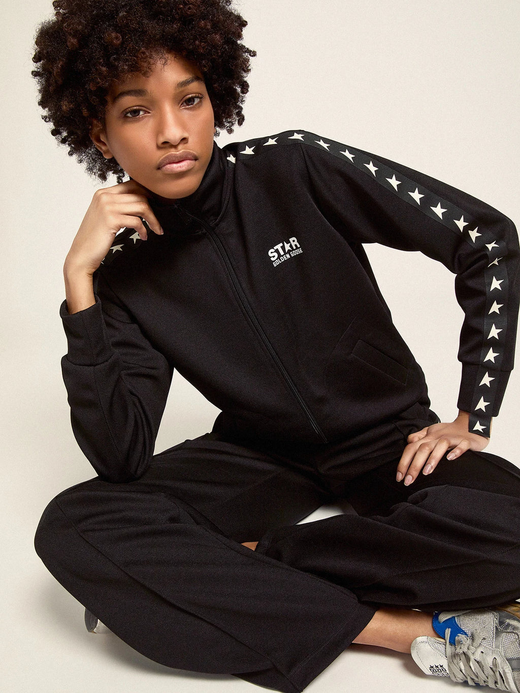 Pantalone jogging da donna di colore nero con stelle bianche sui lati