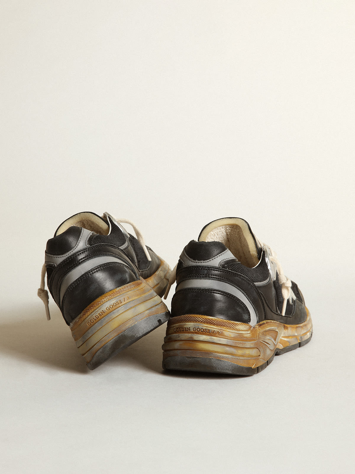 Sneaker Dad-Star Uomo in rete e nappa nere con stella in suede color grigio ghiaccio