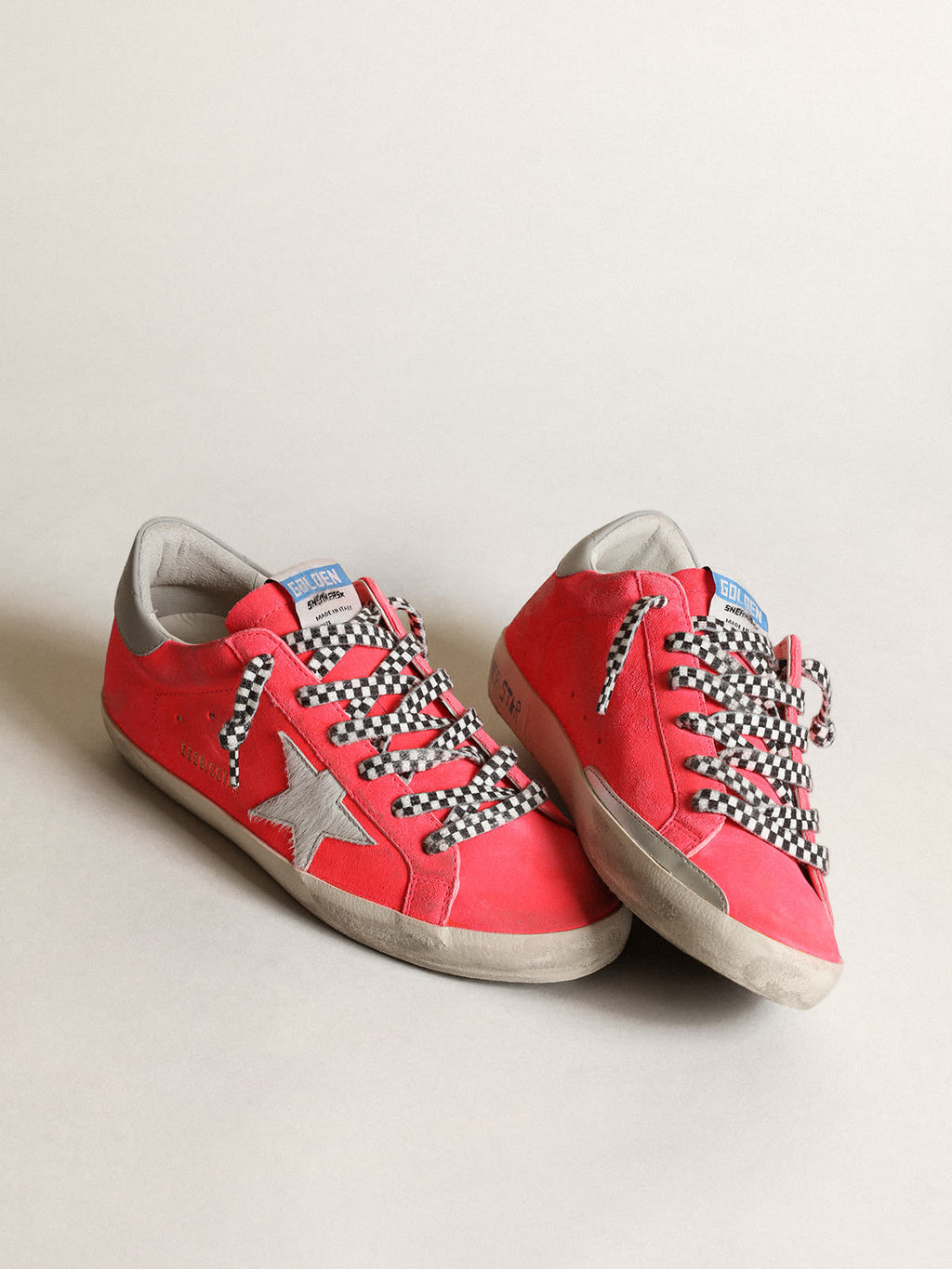 Sneaker Super-Star in suede color aragosta fluo con stella in cavallino bianco