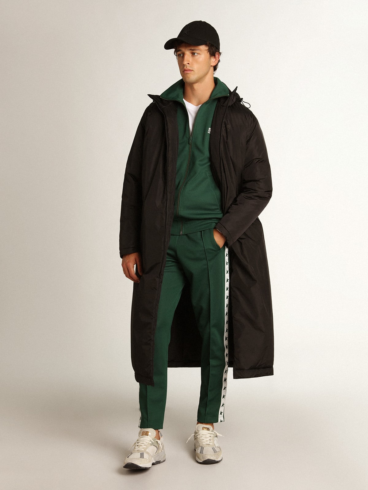 Felpa con zip da uomo di colore verde con nastro bianco e stelle a contrasto