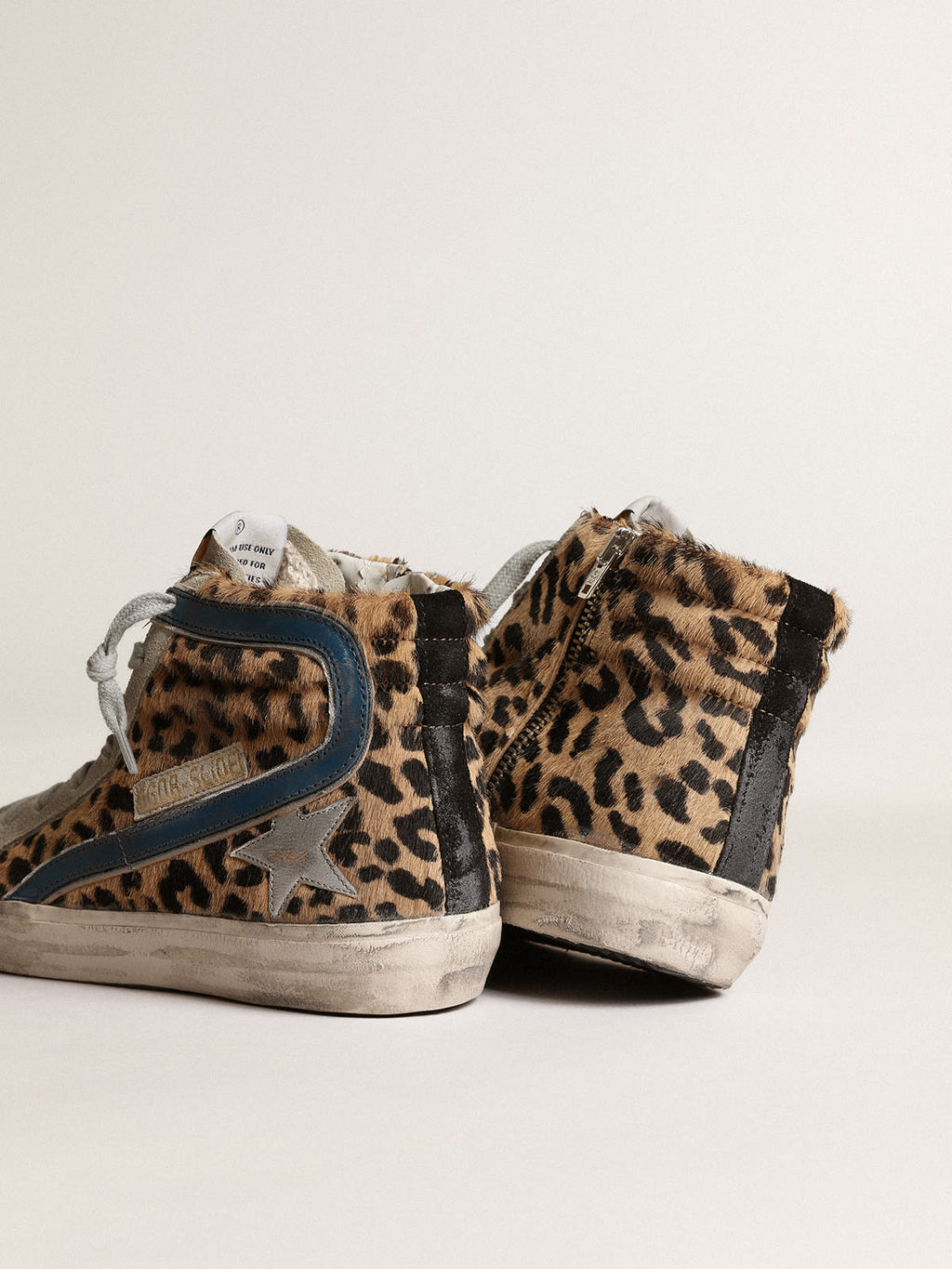 Slide in cavallino leopardato con stella in pelle laminata