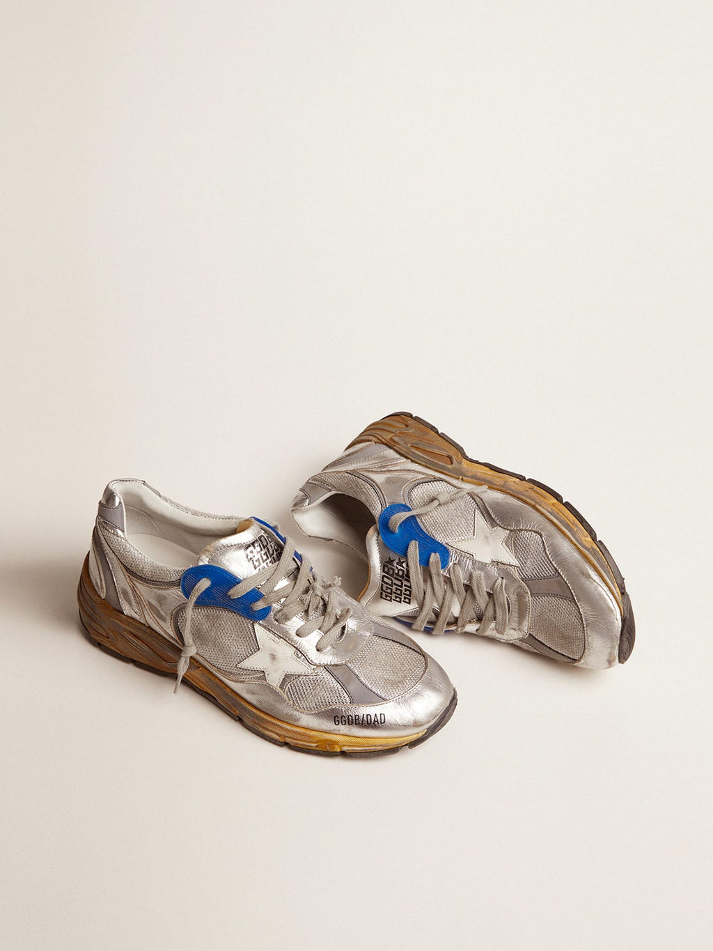Sneaker Dad-Star color argento e finiture distressed