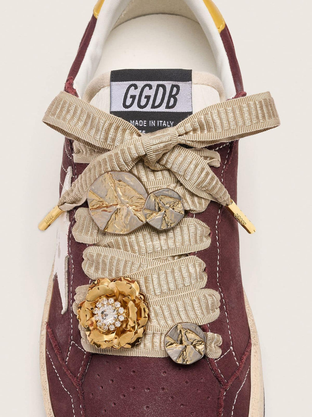 Skins "Vintage" beige embroidered laces embellished with charms