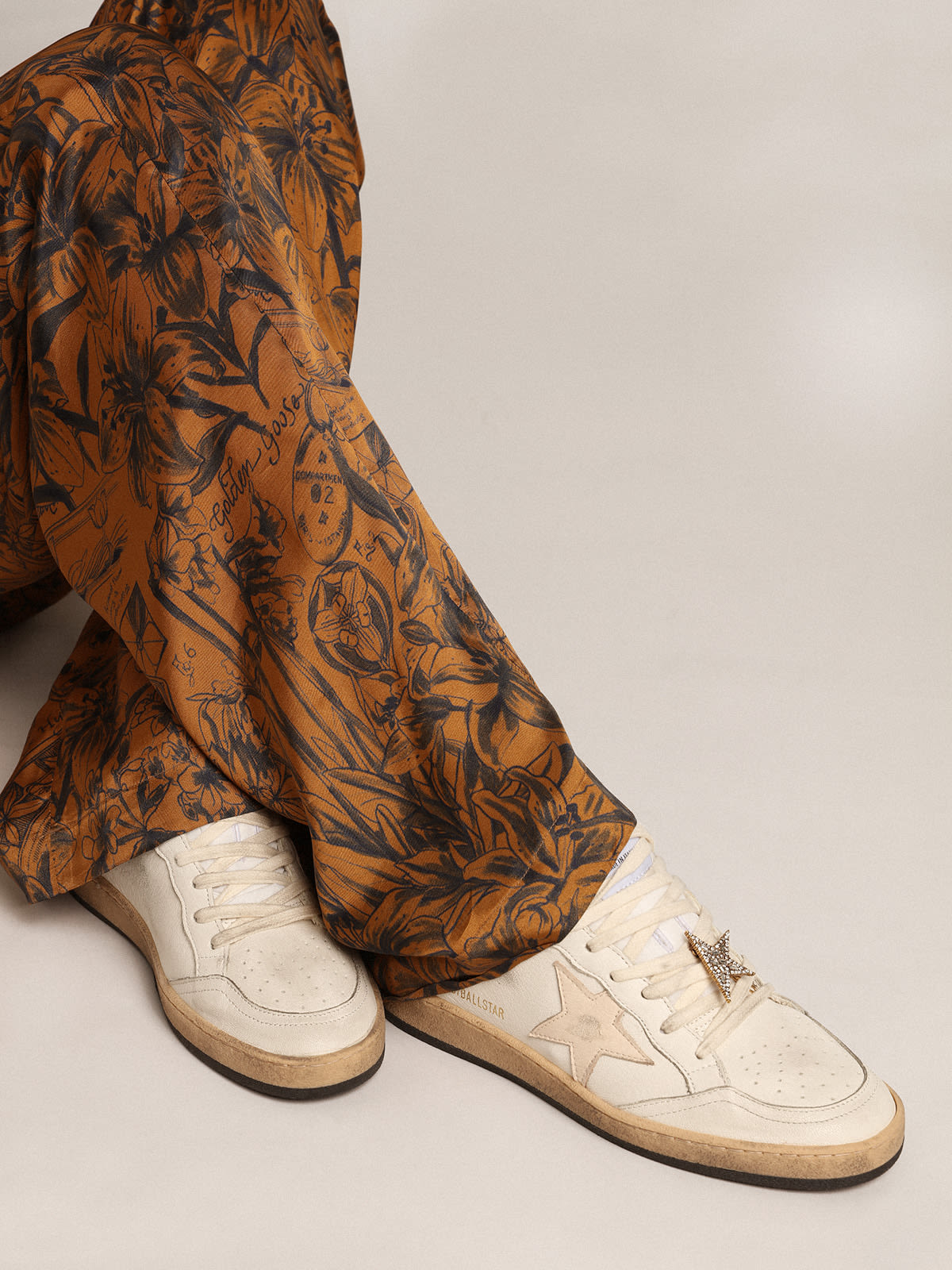 Ball Star LTD in nappa bianca con stella in nappa color salmone