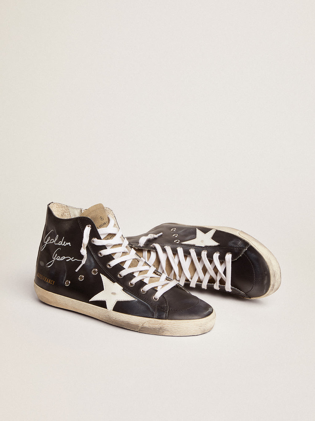 Sneaker Francy con tomaia in pelle nera e stella in pelle bianca