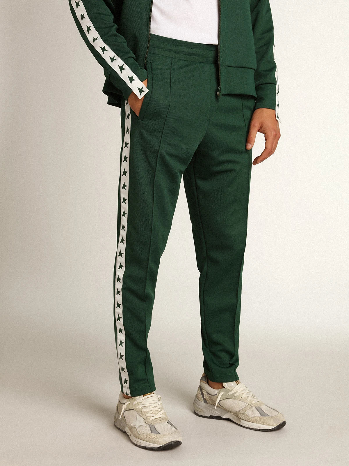 Pantalone jogging da uomo di colore verde con stelle sui lati