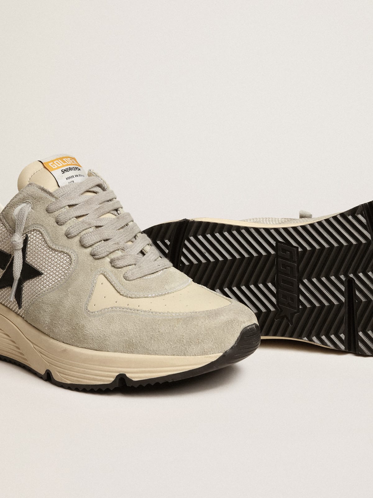 Running Sole in suede ghiaccio e rete con stella in pelle nera