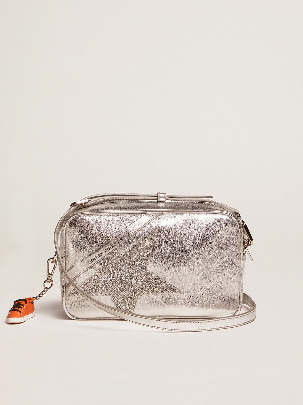 Borsa Star Bag argentata in pelle laminata con stella Swarovski