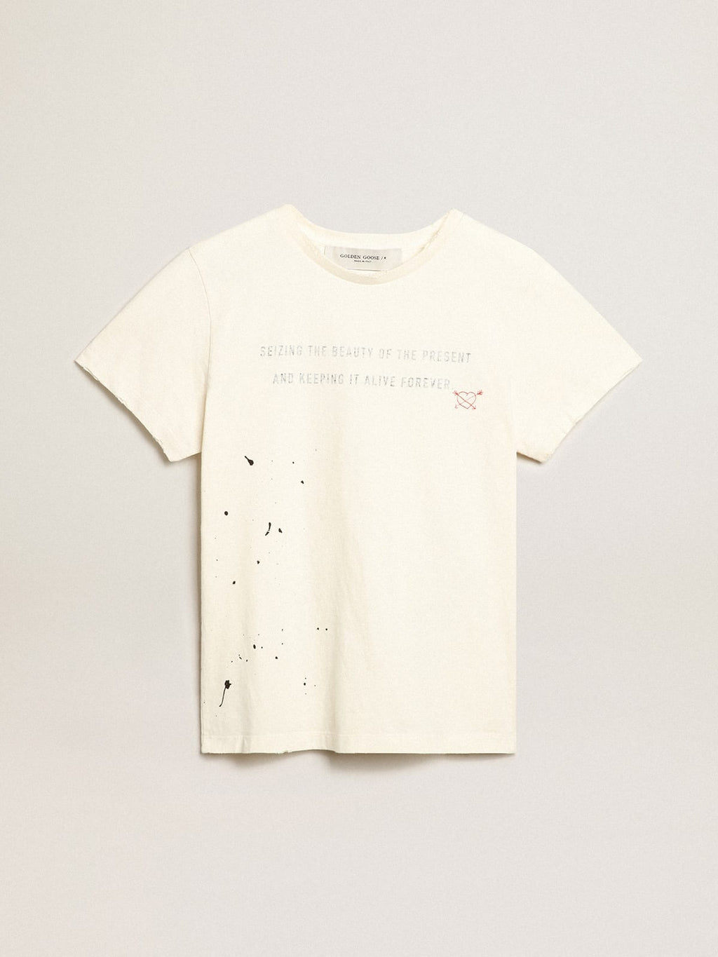 T-shirt di colore bianco con scritta e ricamo