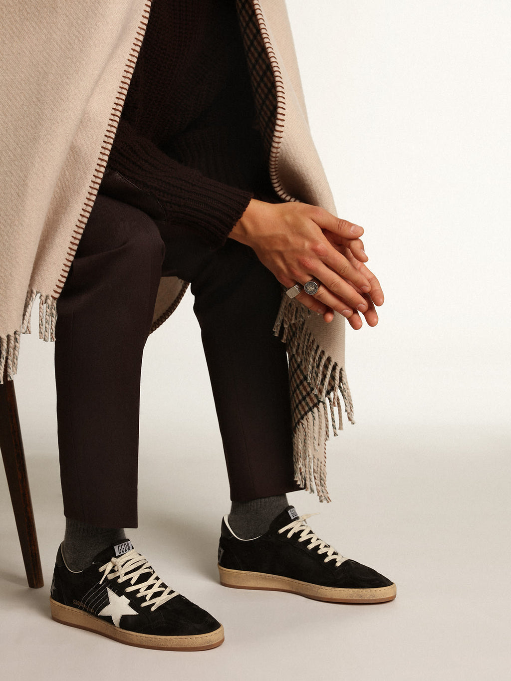 Sneaker Ball Star Uomo in suede nero con stella in pelle bianca e talloncino in pelle nera