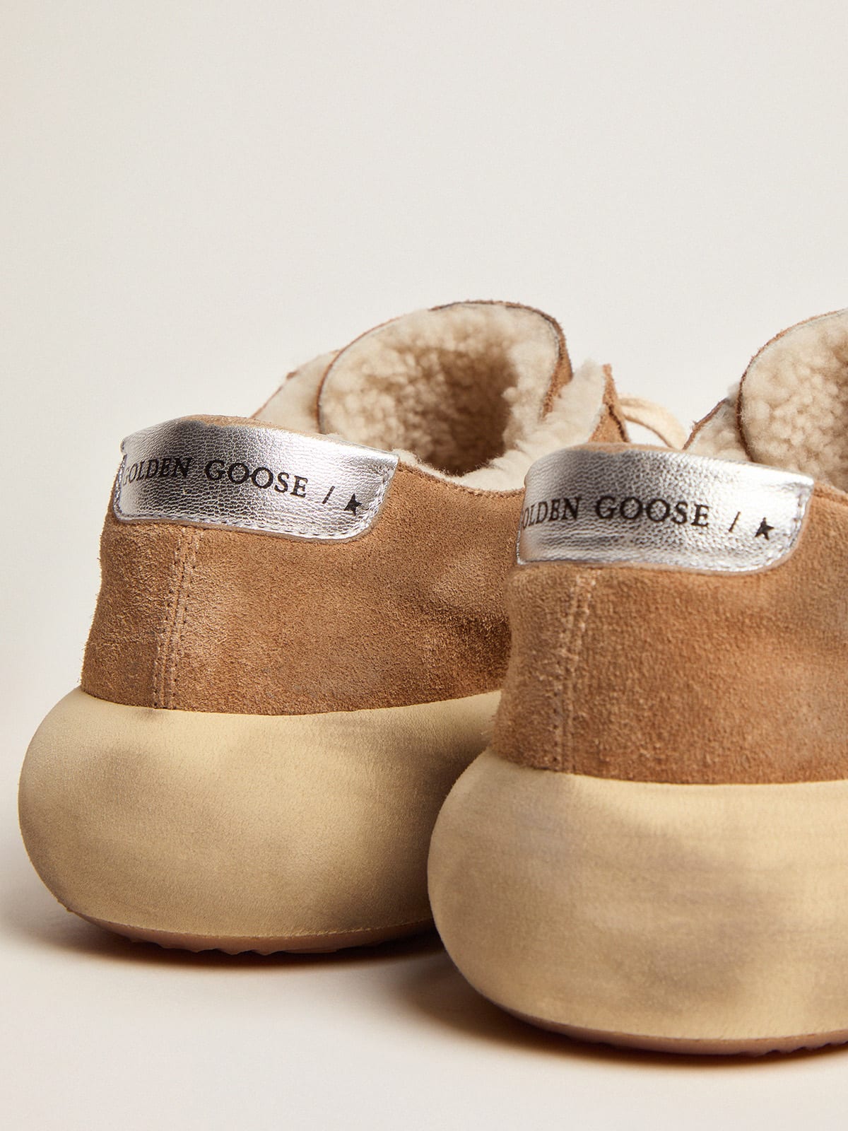 Space-Star Uomo in suede color tabacco e fodera in shearling