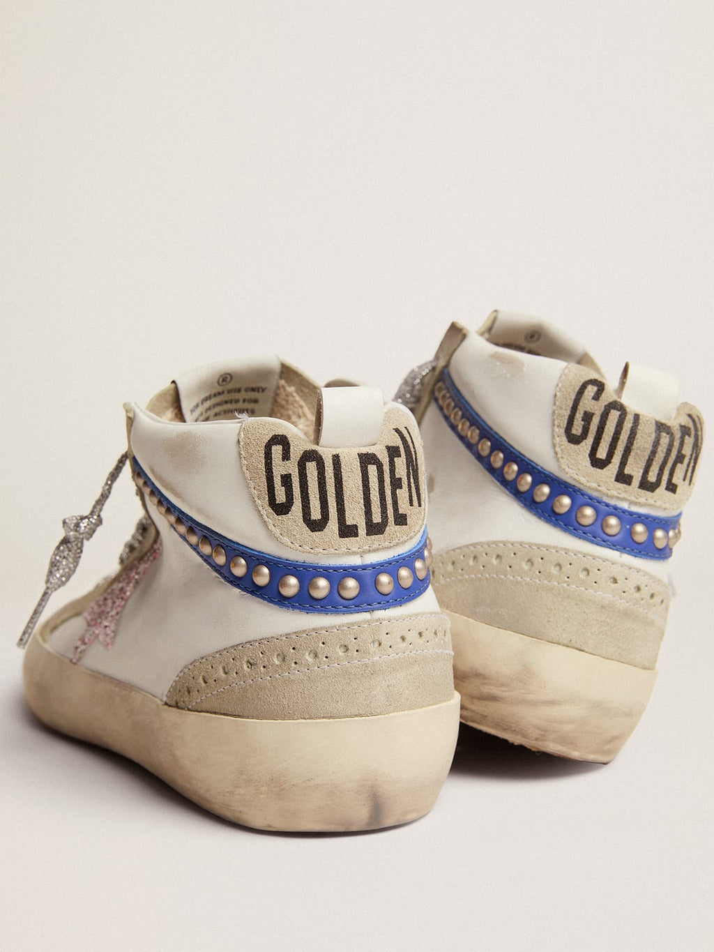 Sneaker Mid Star LTD con stella in glitter bianchi e rosa e virgola in pelle blu con borchie color oro