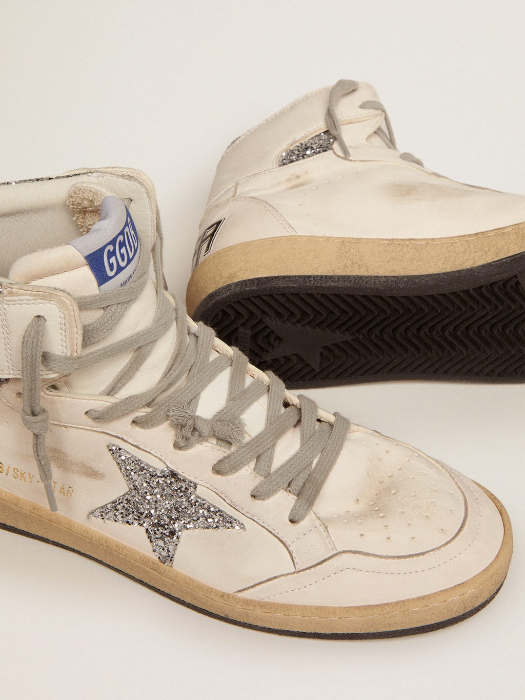 Sneaker Sky-Star con firma sulla caviglia e inserti in glitter argento