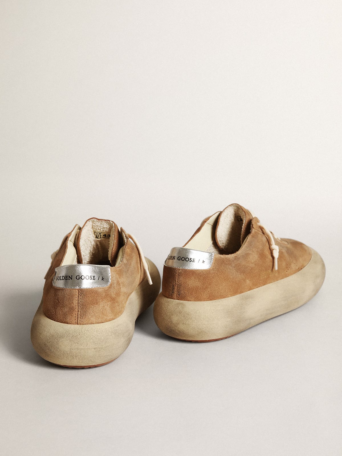 Space-Star Uomo in suede tabacco con stella traforata