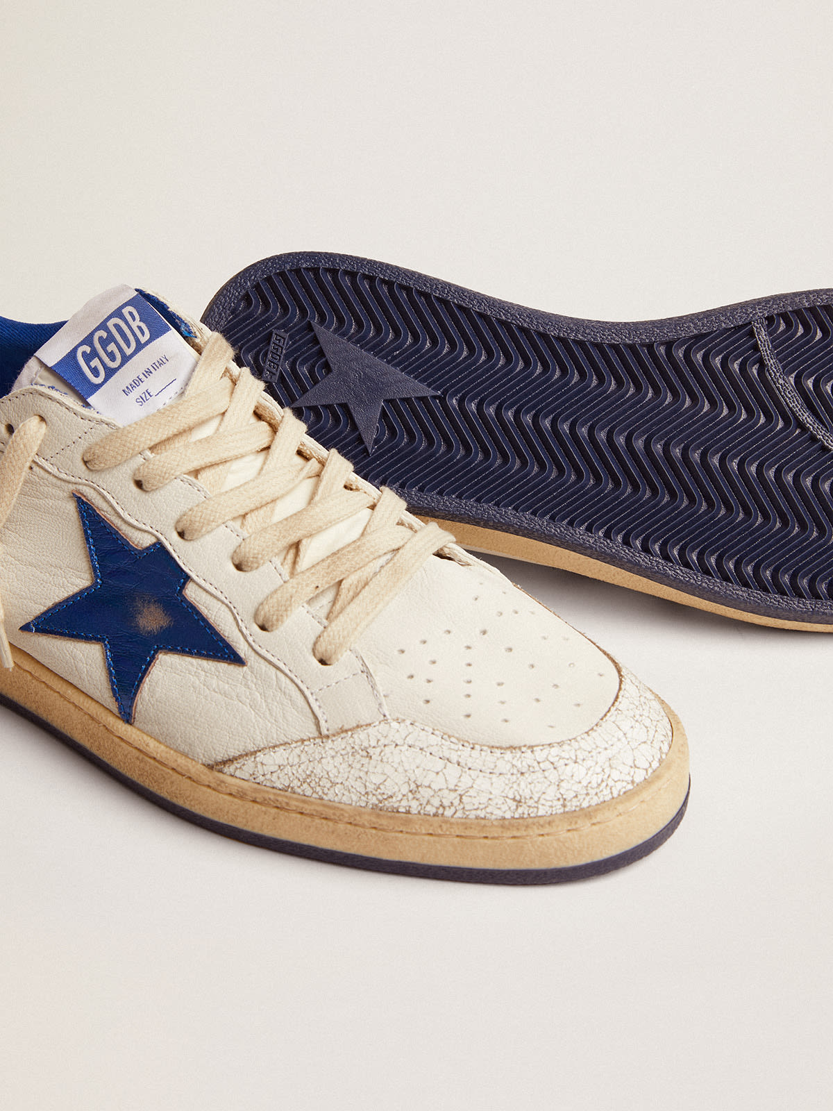 Sneaker Ball Star in nappa bianca con stella e talloncino in pelle laminata color bluette