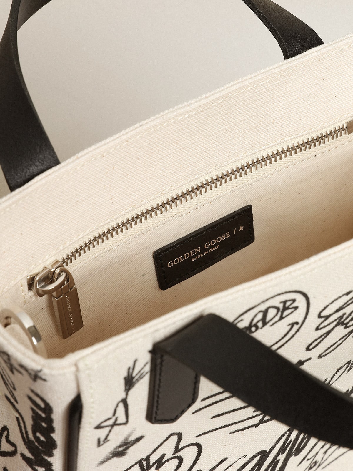 Borsa California Bag mini in cotone bianco con stampa nera a contrasto