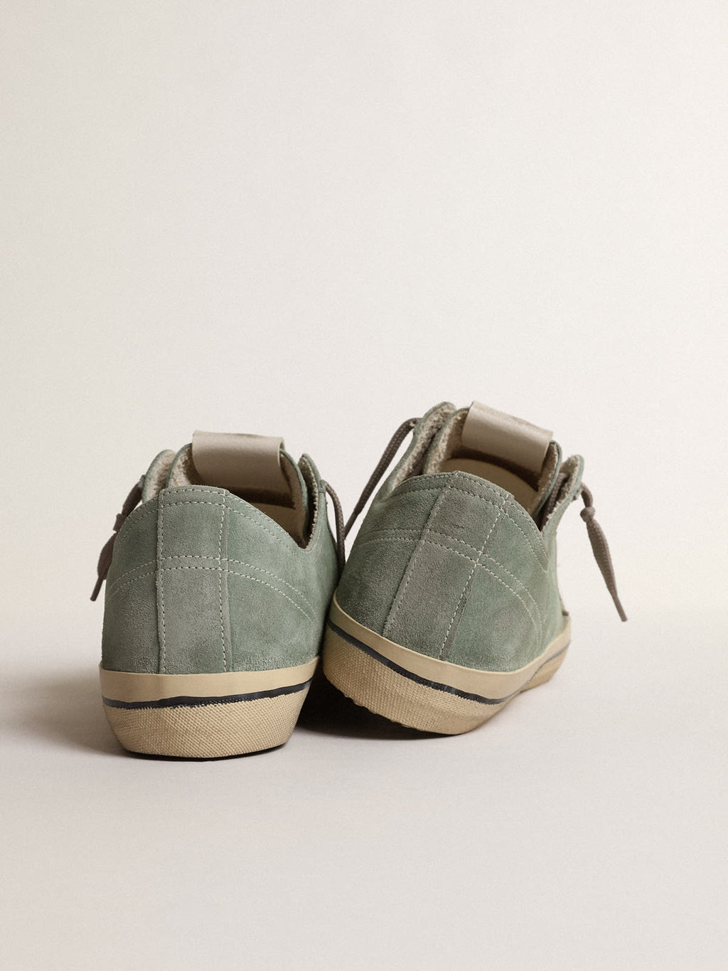V-Star in suede verde militare con stella in pelle laminata
