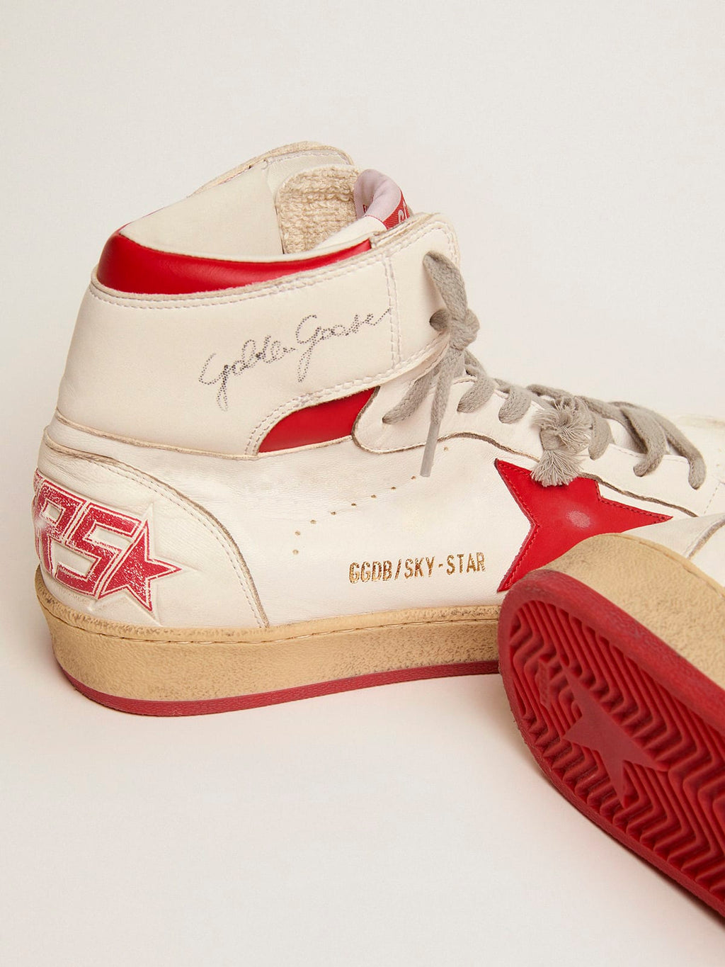 Sneaker Sky-Star in nappa bianca con stella e talloncino in pelle rossa