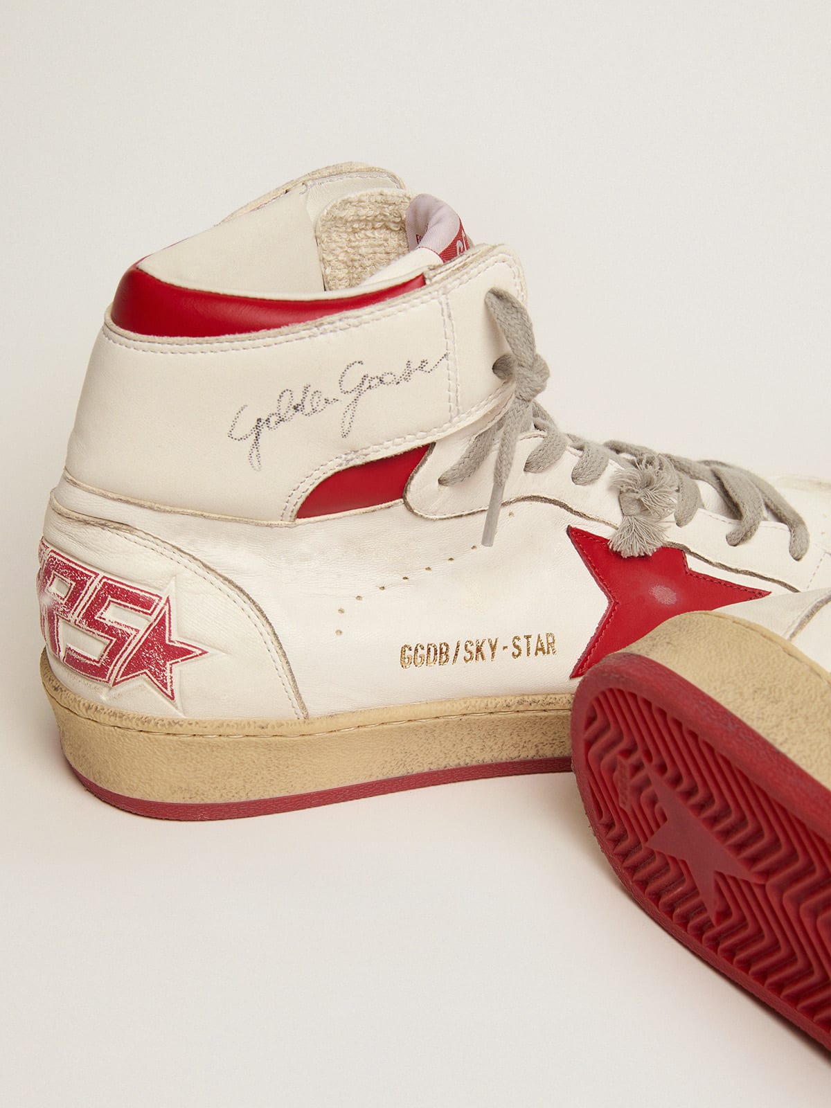 Sneaker Sky-Star in nappa bianca con stella e talloncino in pelle rossa