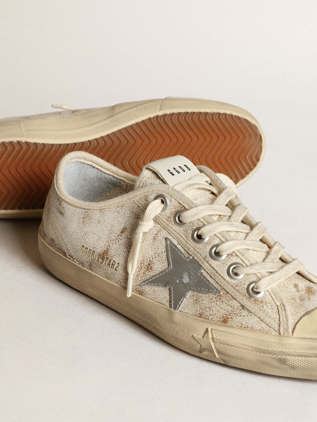 Sneaker V-Star in pelle lucida bianca con stella in pelle laminata color argento