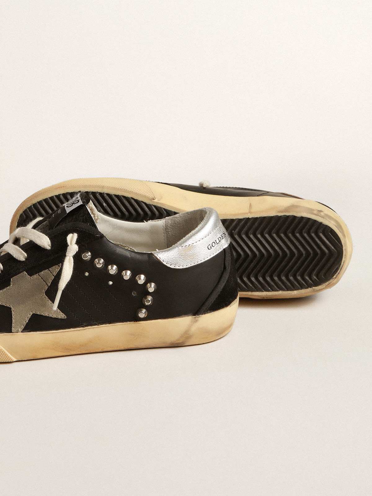 Super-Star Donna in pelle e suede neri con borchie color argento
