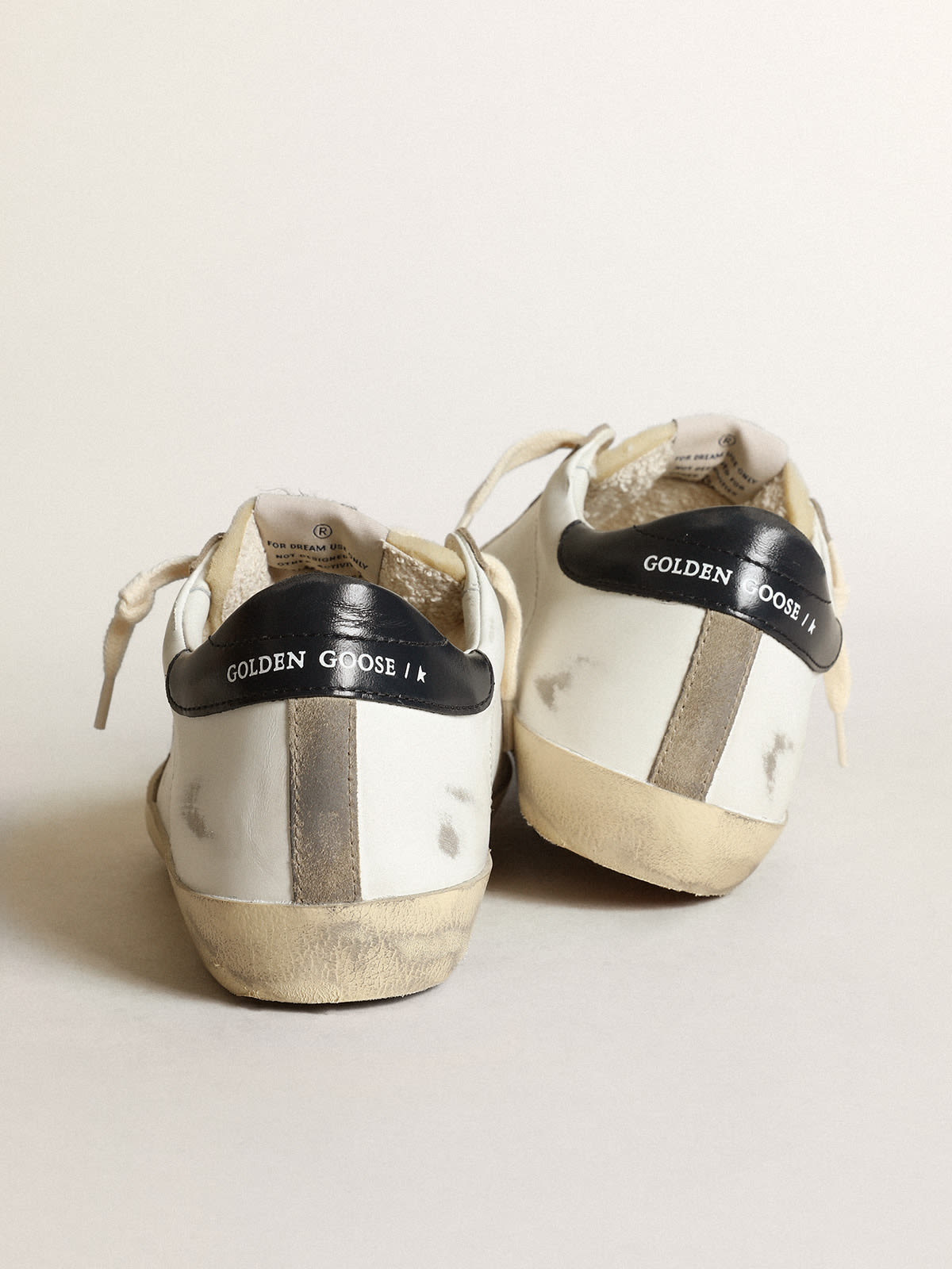 Sneaker Super-Star Donna con stella traforata e talloncino in pelle lucida color blu notte