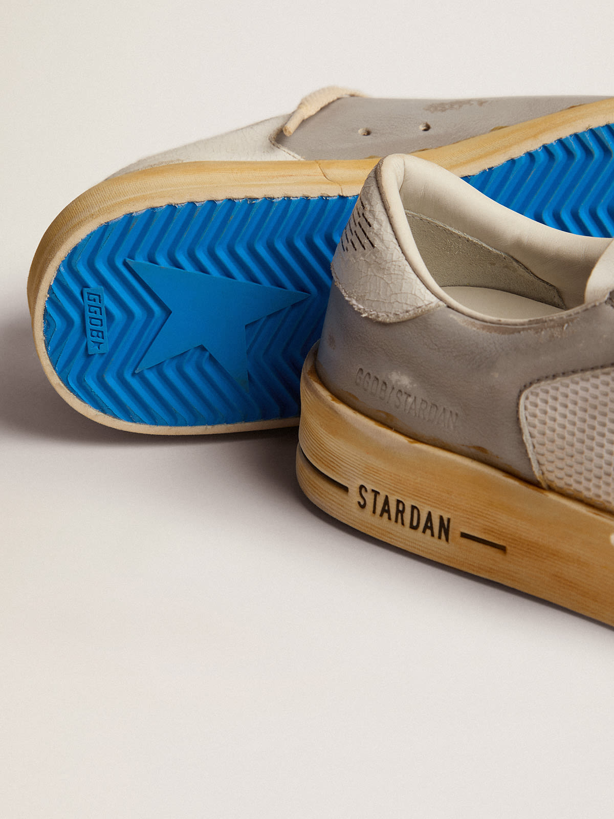Sneaker Stardan con stella in pelle bianca con stampa GGDB e talloncino in pelle bianca cracklé