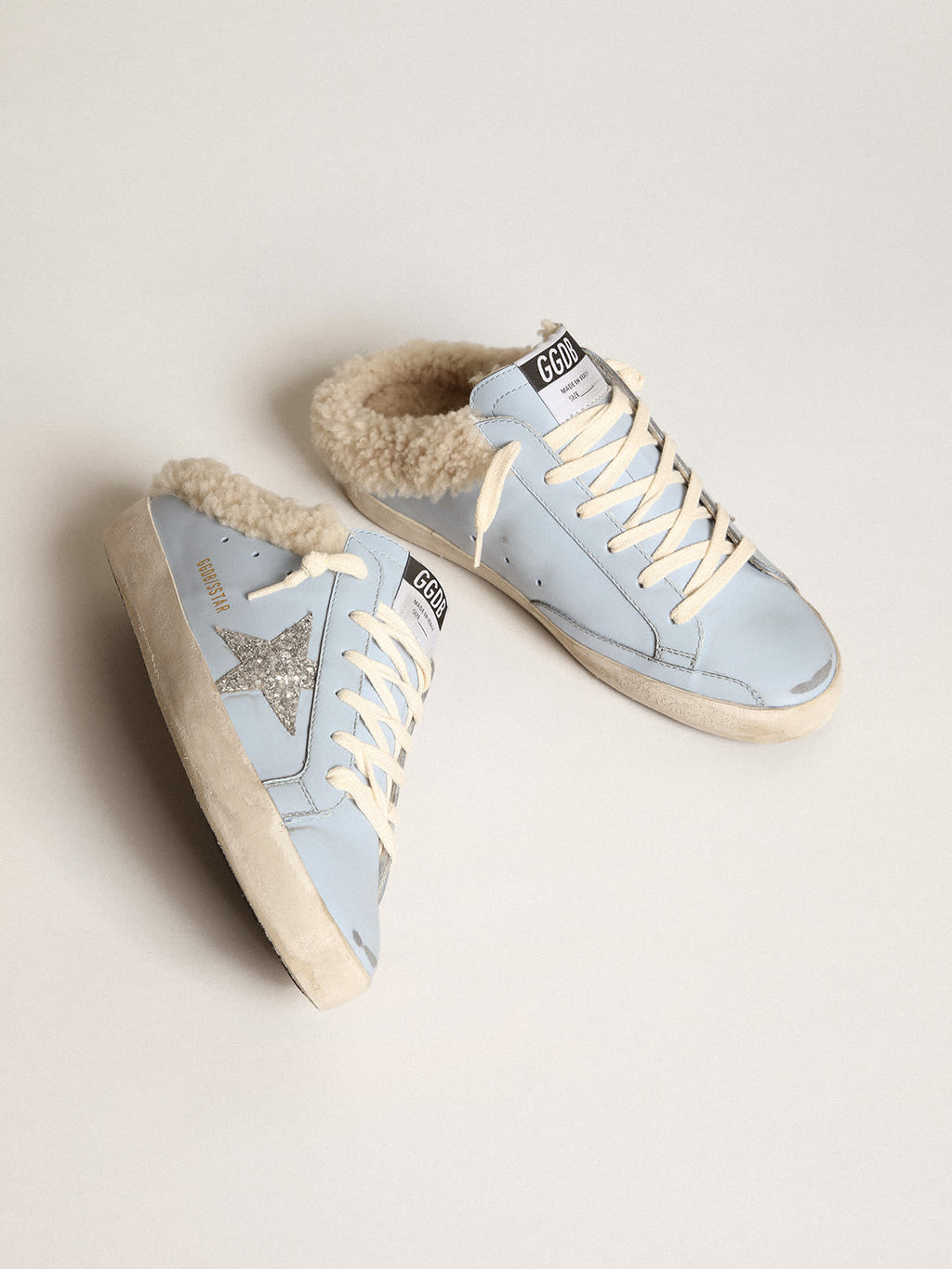 Super-Star Sabot in pelle azzurro polvere con stella in glitter argento e fodera in shearling beige