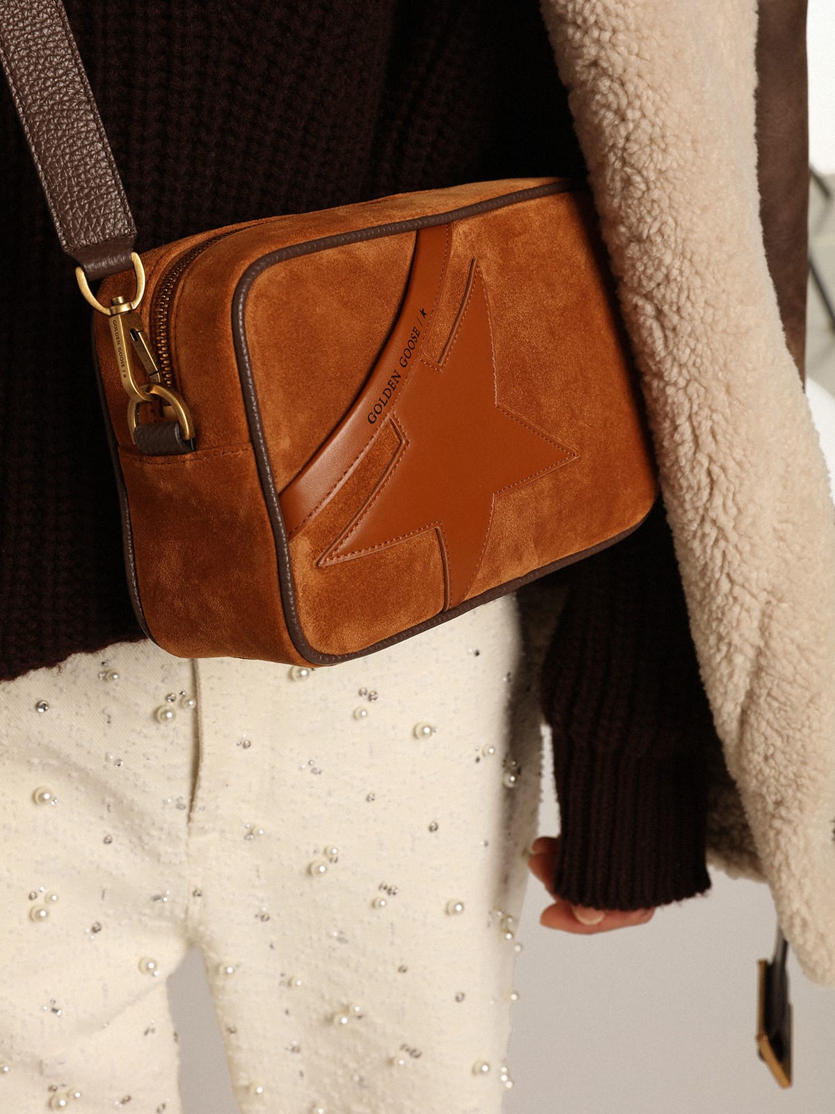 Borsa Star Bag in suede color tabacco con stella in pelle ton sur ton