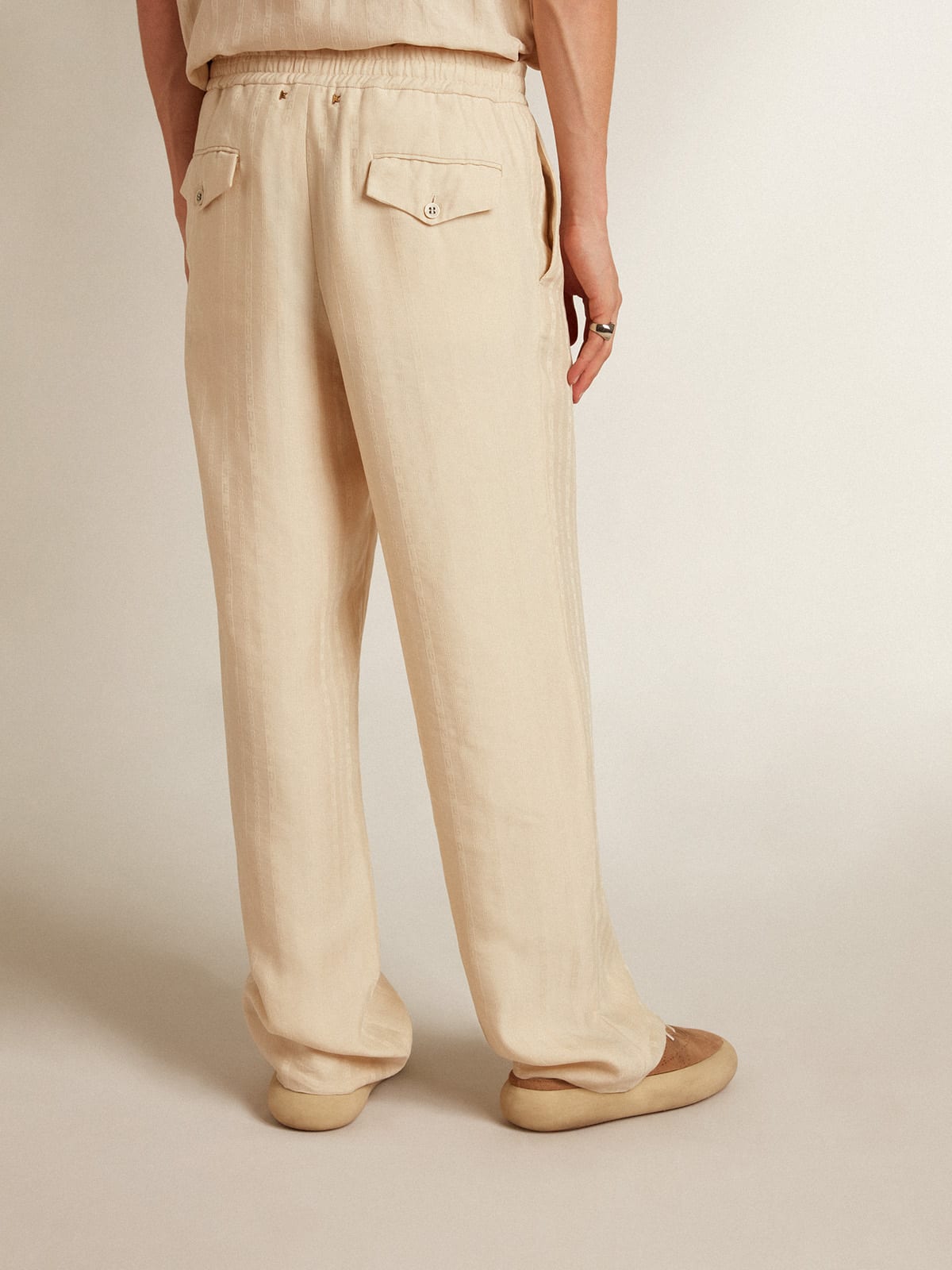 Pantalone jogging in lino di color pergamena