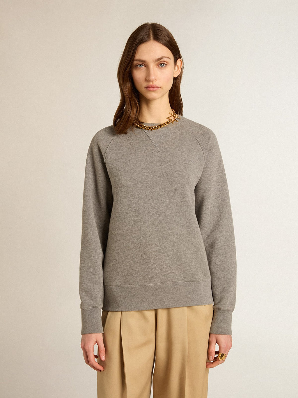 Felpa in cotone color grigio melange con manifesto sul retro