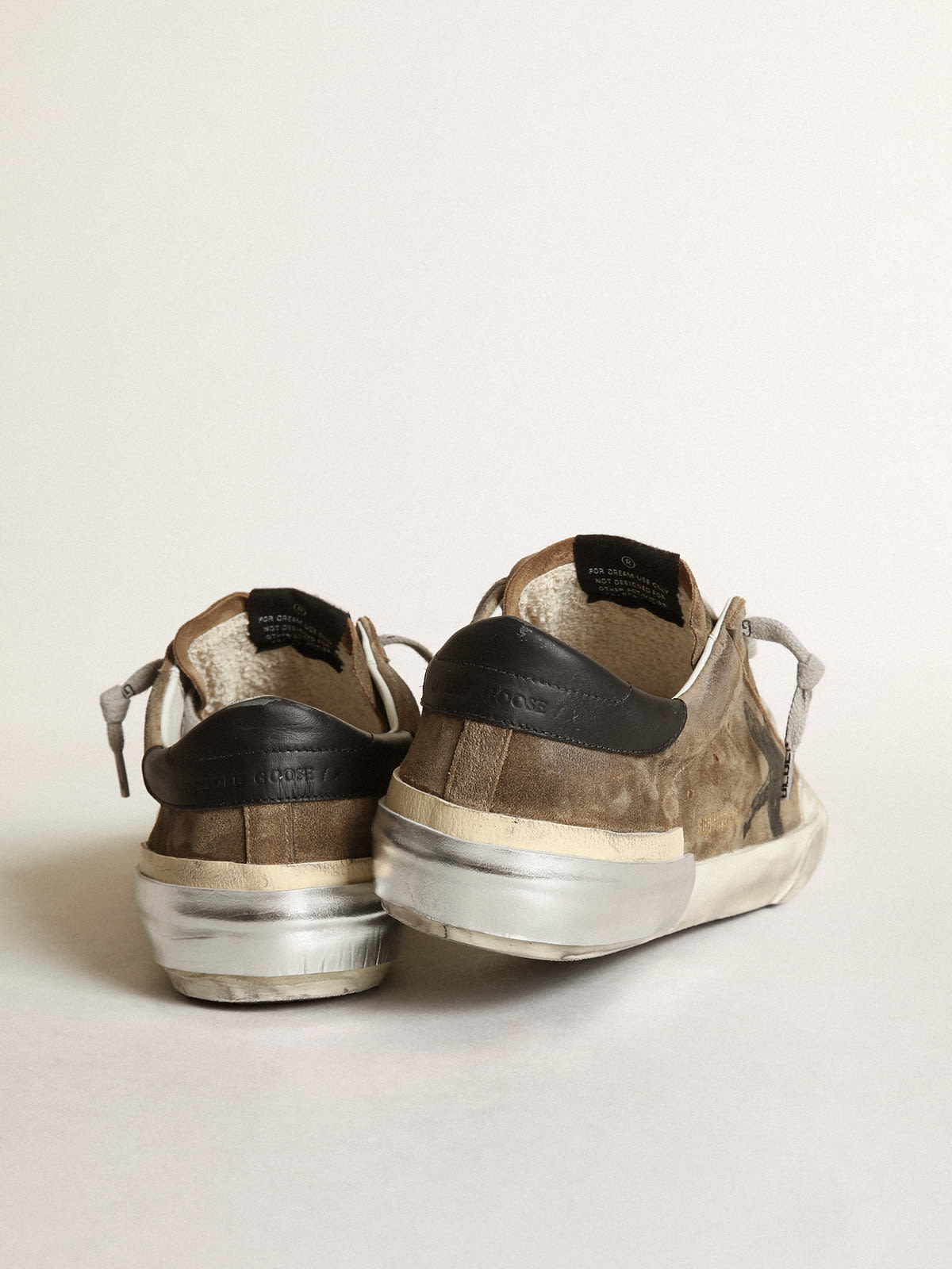 Super-Star in suede verde militare con stella serigrafata