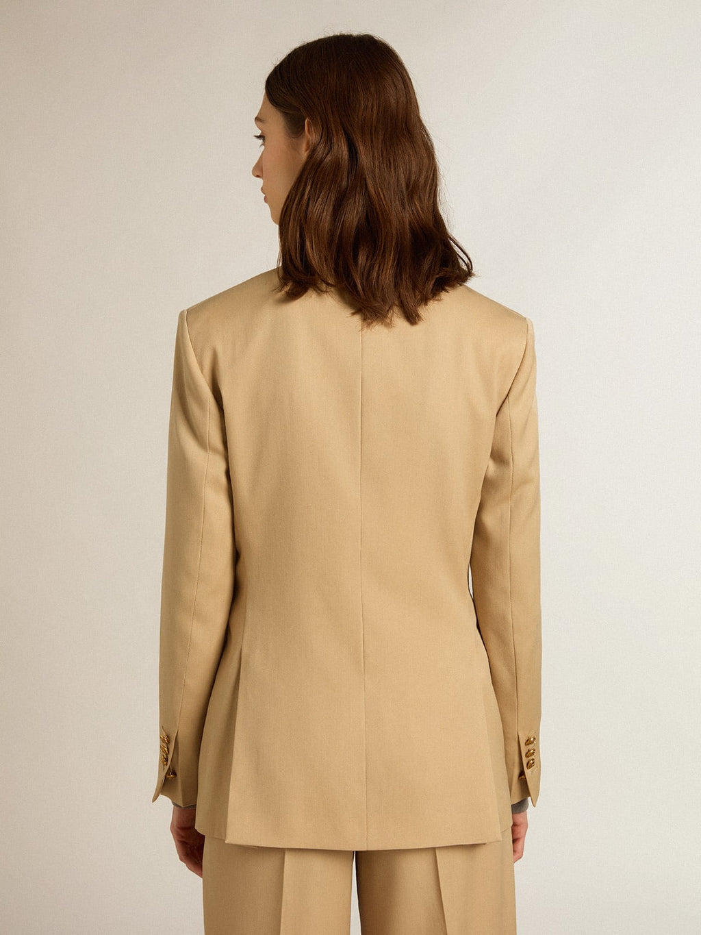 Blazer doppiopetto donna color sabbia con bottoni araldici dorati