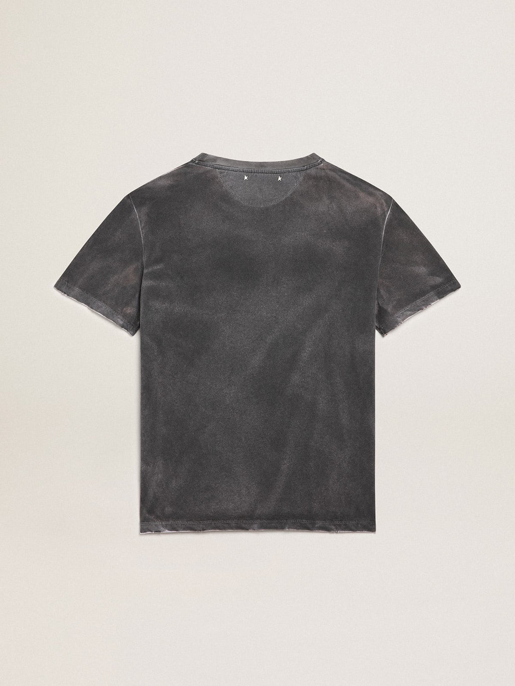 T-shirt grigia Collezione Journey dall'effetto invecchiato con stampa color rosa tenue a contrasto sul davanti e rotture manuali sui profili