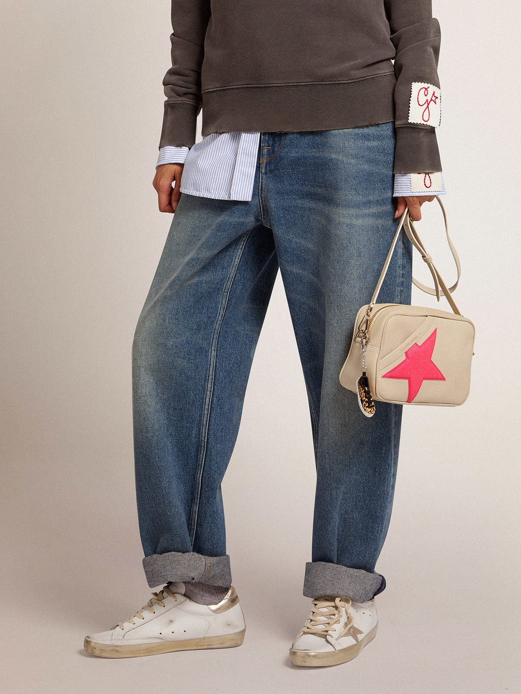 Borsa Star Bag bianco latte in pelle martellata, stella fucsia Golden Goose con glitter iridescenti