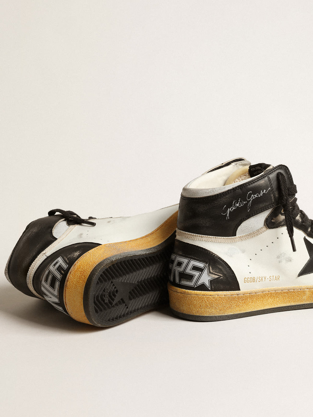 Sky-Star in nappa bianca con stella in pelle nera