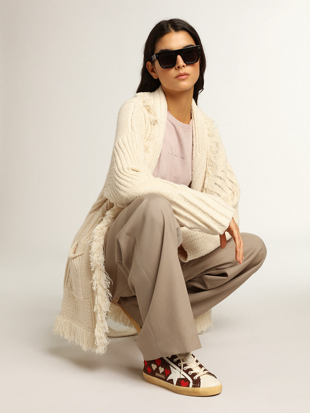 Super-Star crochet marrone con cuori ricamati e stella bianca