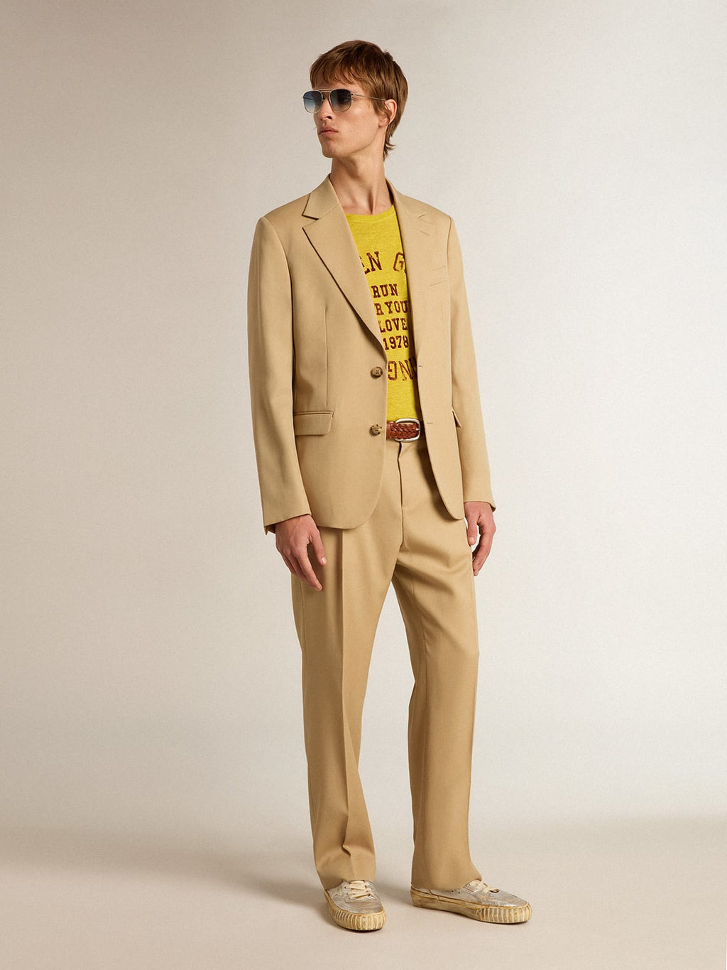 Blazer monopetto color sabbia con bottoni in corno