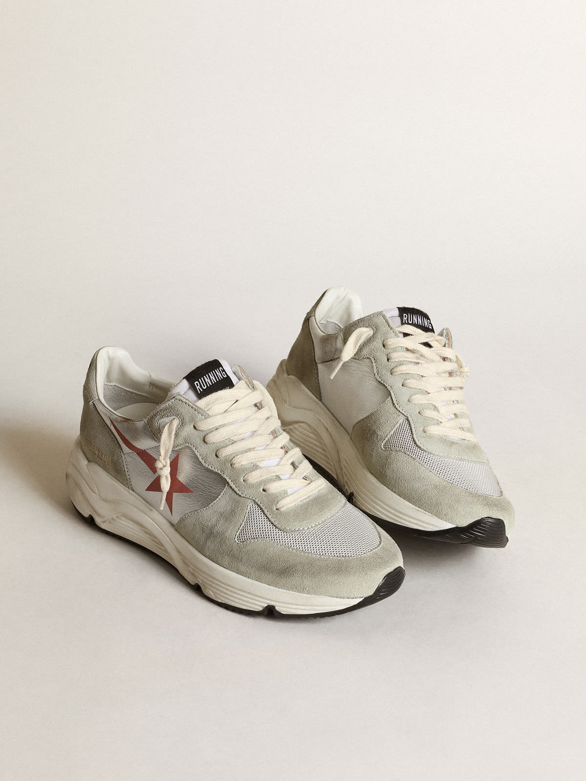 Sneaker Running Sole in pelle laminata color argento con inserti in suede grigio ghiaccio