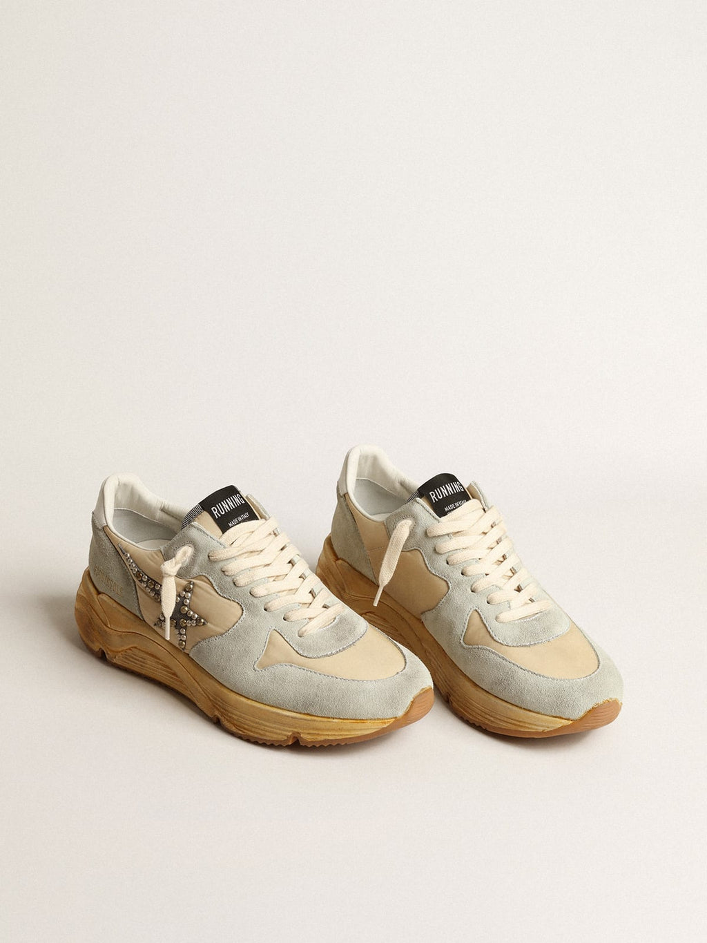 Running Sole Donna color ghiaccio con stella in suede con borchie