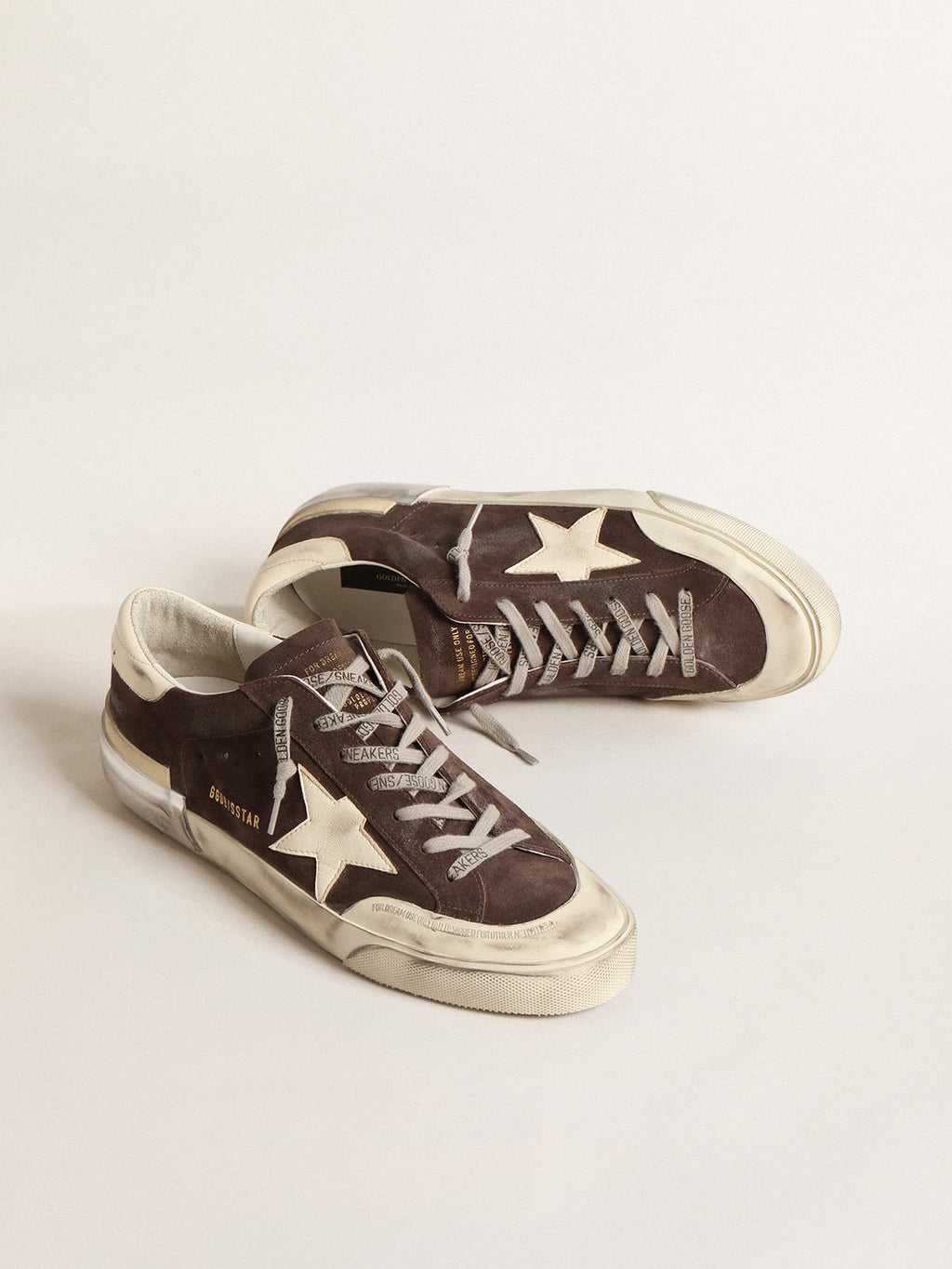 Super-Star in suede grigio con stella e talloncino in nappa écru