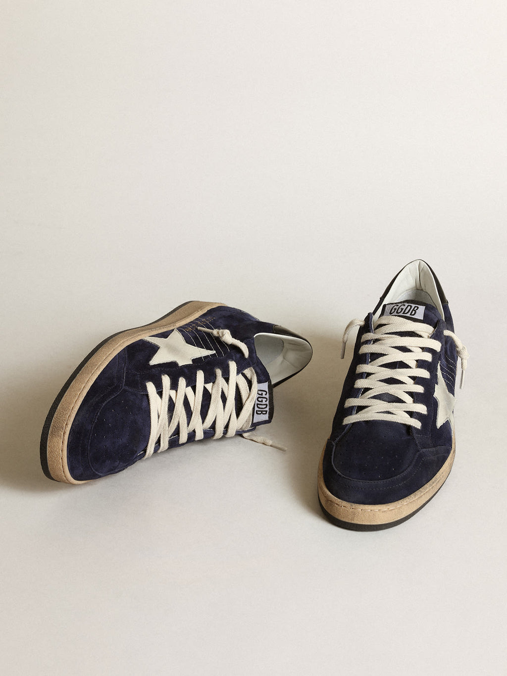 Sneaker Ball Star in suede blu scuro con stella in nabuk bianco sporco e talloncino in nappa nera