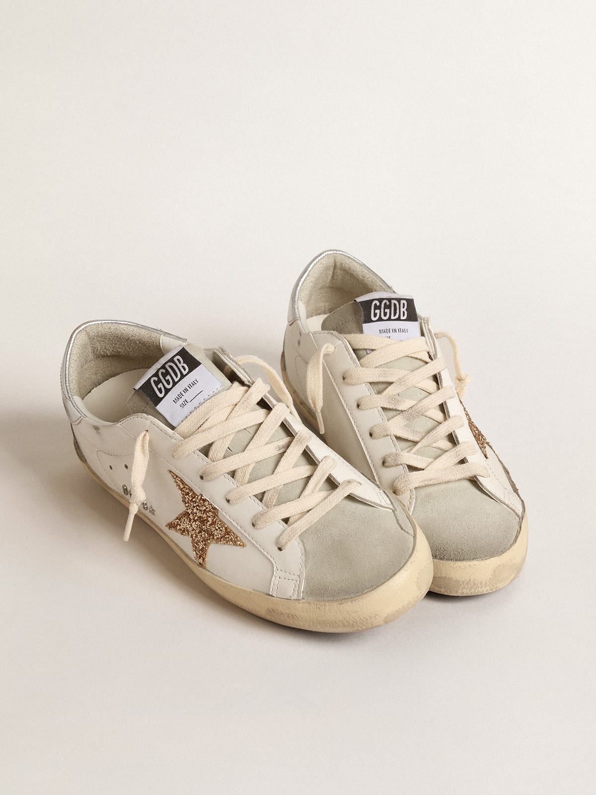 Super-Star con stella in glitter oro e inserti in suede ghiaccio